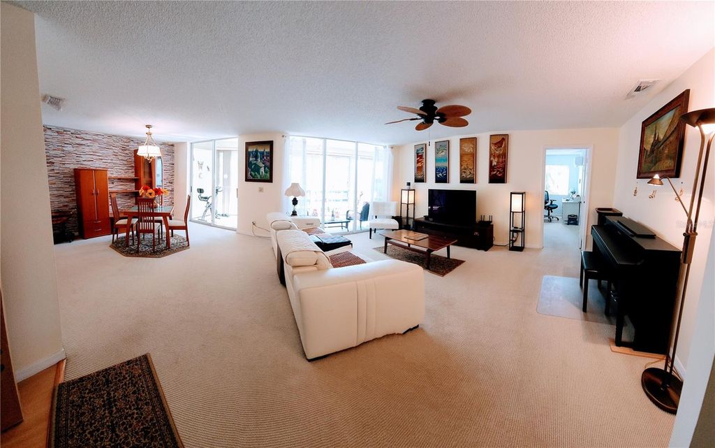 Image 12 of property listing at 6101 34TH STREET W 31H, Bradenton, FL 34210