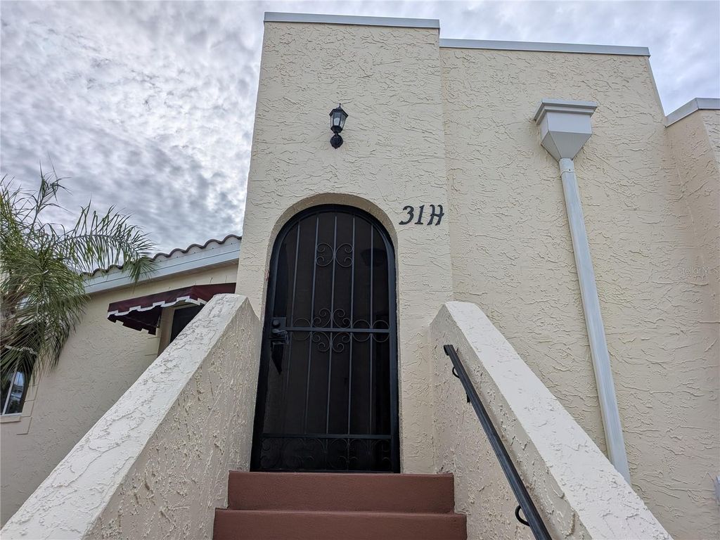 Image 3 of property listing at 6101 34TH STREET W 31H, Bradenton, FL 34210