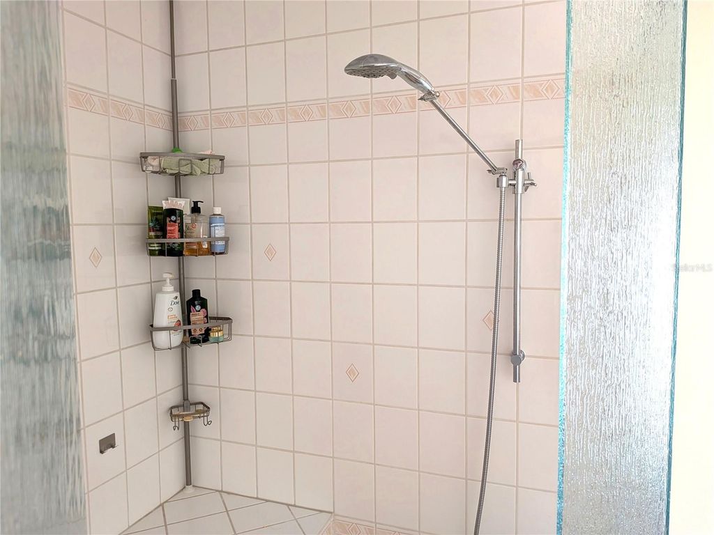 Image 25 of property listing at 6101 34TH STREET W 31H, Bradenton, FL 34210