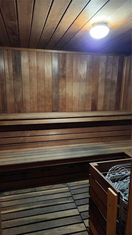 Image 48 of property listing at 6101 34TH STREET W 31H, Bradenton, FL 34210