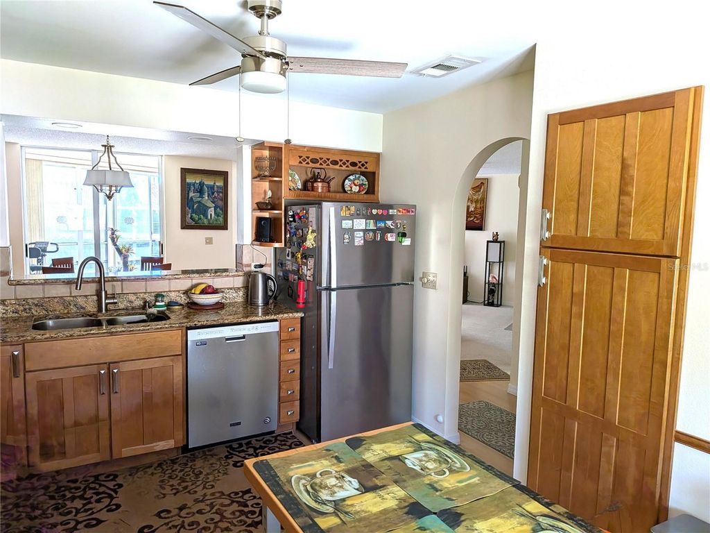 Image 7 of property listing at 6101 34TH STREET W 31H, Bradenton, FL 34210