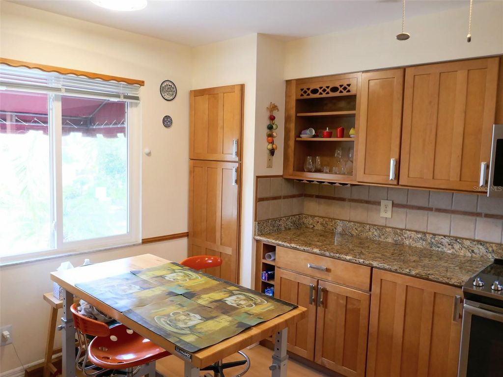 Image 9 of property listing at 6101 34TH STREET W 31H, Bradenton, FL 34210