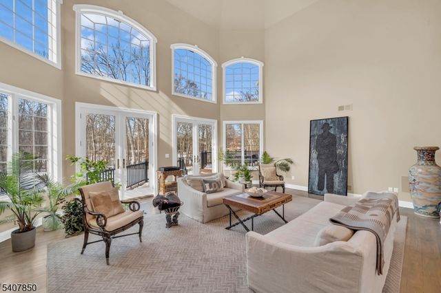 2 Stewart Ct, Old Tappan Boro, NJ 07675