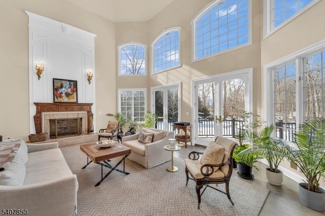 2 Stewart Ct, Old Tappan Boro, NJ 07675