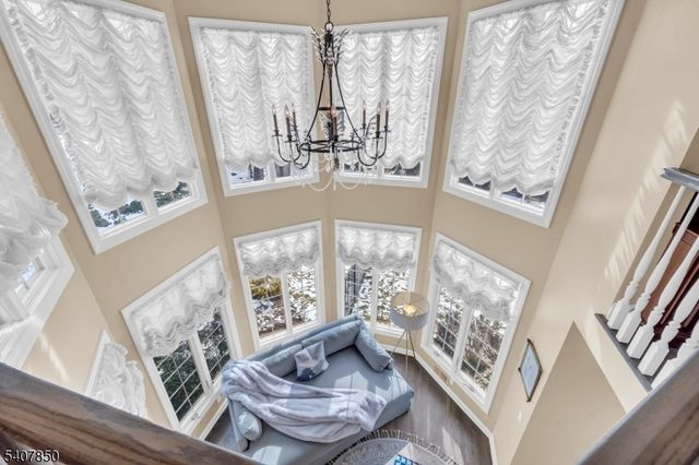 2 Stewart Ct, Old Tappan Boro, NJ 07675