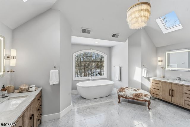 2 Stewart Ct, Old Tappan Boro, NJ 07675