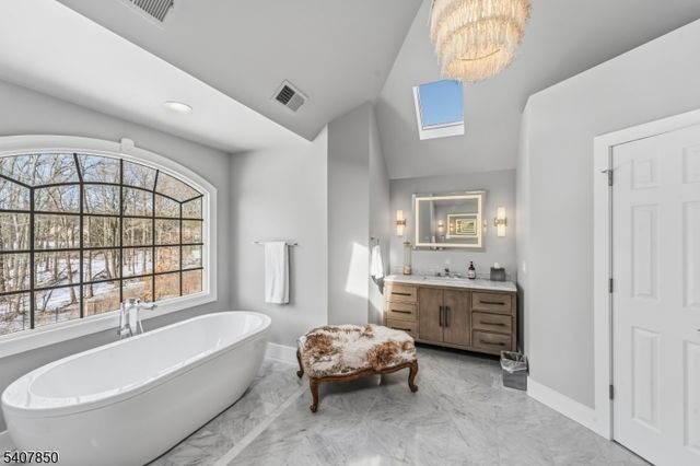 2 Stewart Ct, Old Tappan Boro, NJ 07675