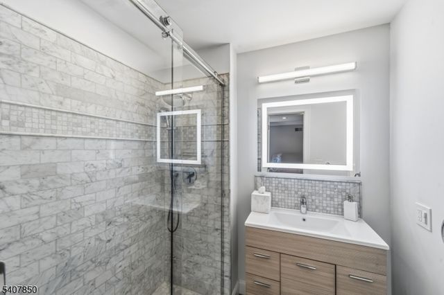 2 Stewart Ct, Old Tappan Boro, NJ 07675