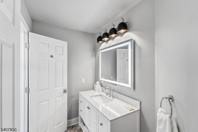 2 Stewart Ct, Old Tappan Boro, NJ 07675