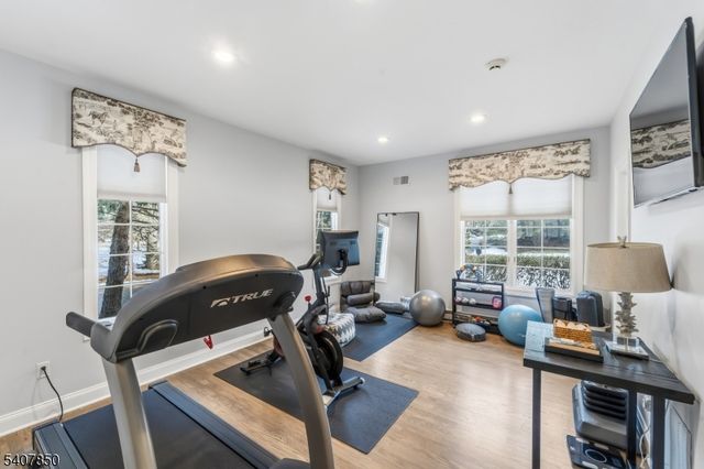 2 Stewart Ct, Old Tappan Boro, NJ 07675