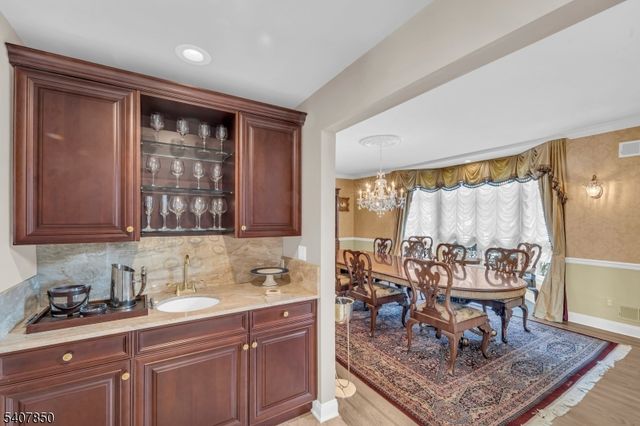 2 Stewart Ct, Old Tappan Boro, NJ 07675