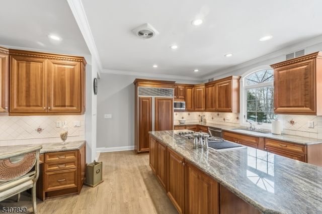 2 Stewart Ct, Old Tappan Boro, NJ 07675