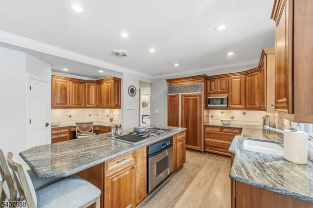 2 Stewart Ct, Old Tappan Boro, NJ 07675