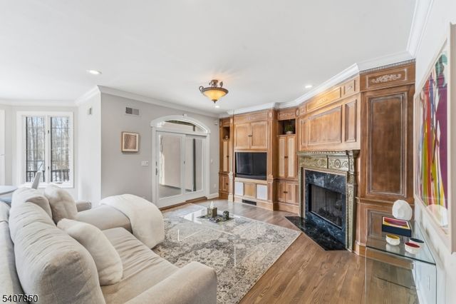 2 Stewart Ct, Old Tappan Boro, NJ 07675