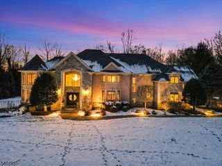 2 Stewart Ct, Old Tappan Boro, NJ 07675