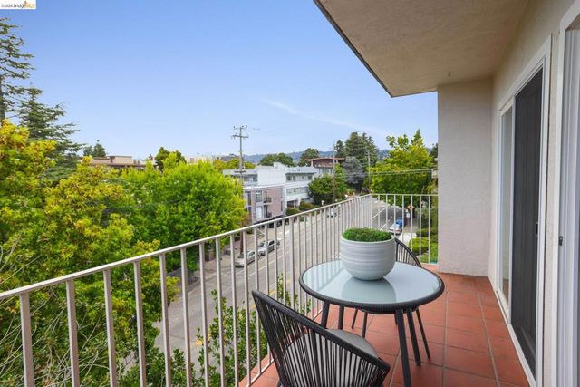 695 Mariposa Ave 401, Oakland, CA 94610