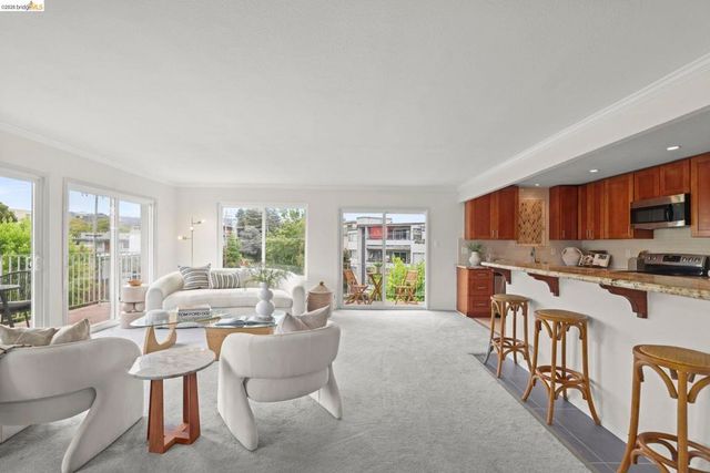 695 Mariposa Ave 401, Oakland, CA 94610