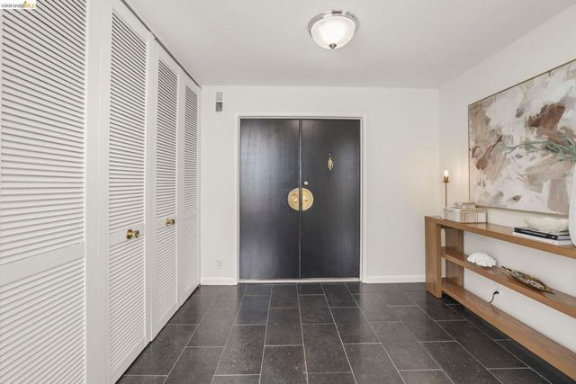 695 Mariposa Ave 401, Oakland, CA 94610