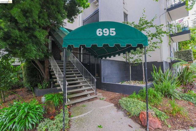 695 Mariposa Ave 401, Oakland, CA 94610