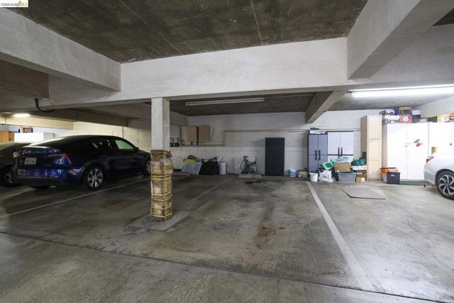 695 Mariposa Ave 401, Oakland, CA 94610