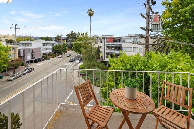 695 Mariposa Ave 401, Oakland, CA 94610