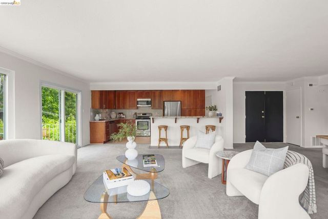 695 Mariposa Ave 401, Oakland, CA 94610