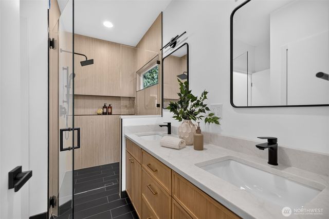 3247 40th Avenue SW, Seattle, WA 98116
