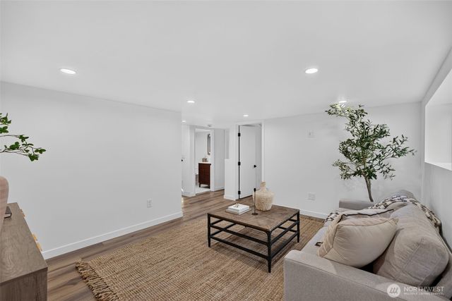 3247 40th Avenue SW, Seattle, WA 98116