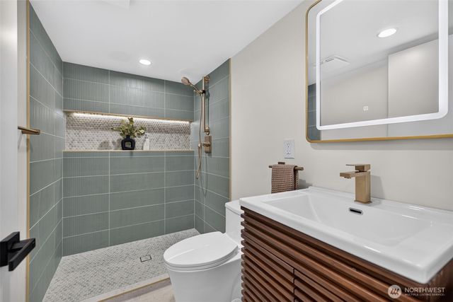 3247 40th Avenue SW, Seattle, WA 98116