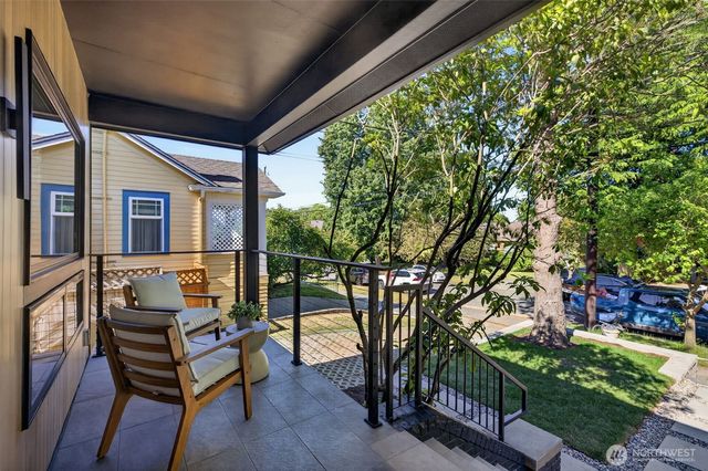 3247 40th Avenue SW, Seattle, WA 98116