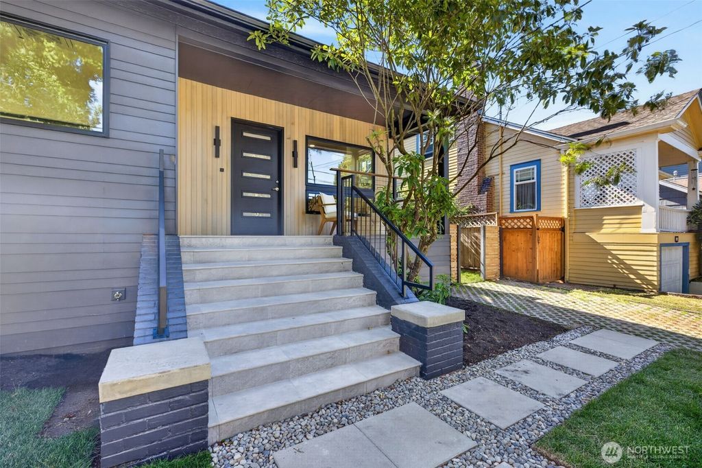 3247 40th Avenue SW, Seattle, WA 98116