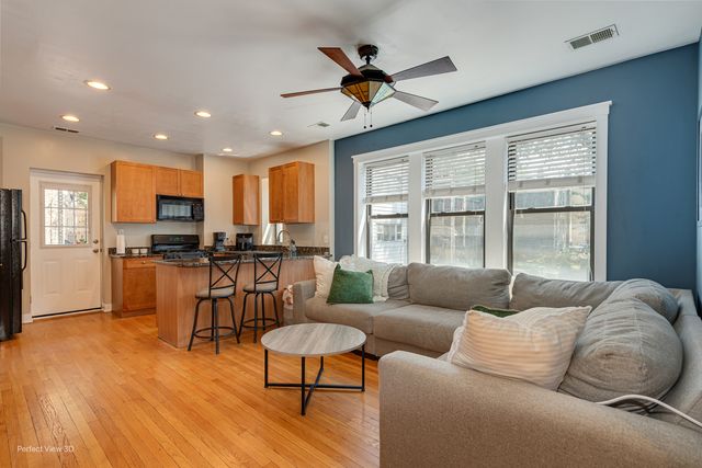 2111 W ARTHUR Avenue 1S, Chicago, IL 60645