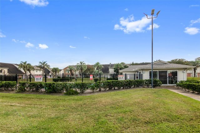 12176 Beamer Road, Houston, TX 77089