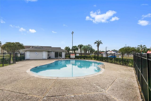 12176 Beamer Road, Houston, TX 77089