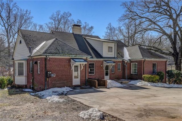 401 W Greenway N Drive, Greensboro, NC 27403