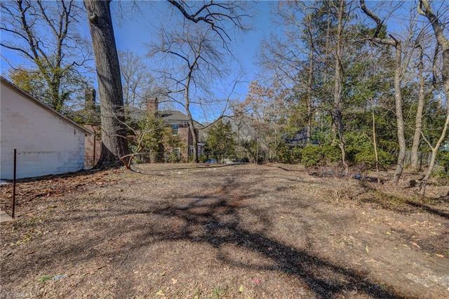 401 W Greenway N Drive, Greensboro, NC 27403