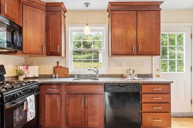 8 Bradley Dr C, Groton, MA 01450