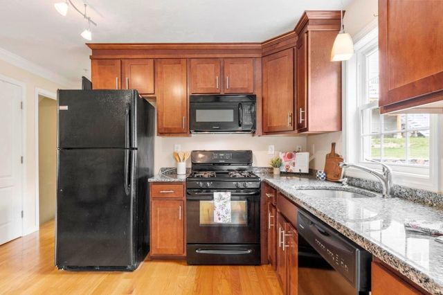 8 Bradley Dr C, Groton, MA 01450