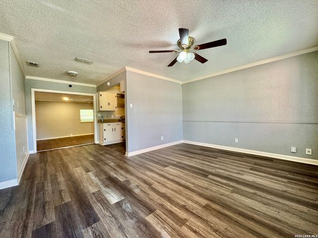 7426 CARTWHEEL LN, San Antonio, TX 78227