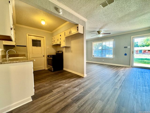 7426 CARTWHEEL LN, San Antonio, TX 78227