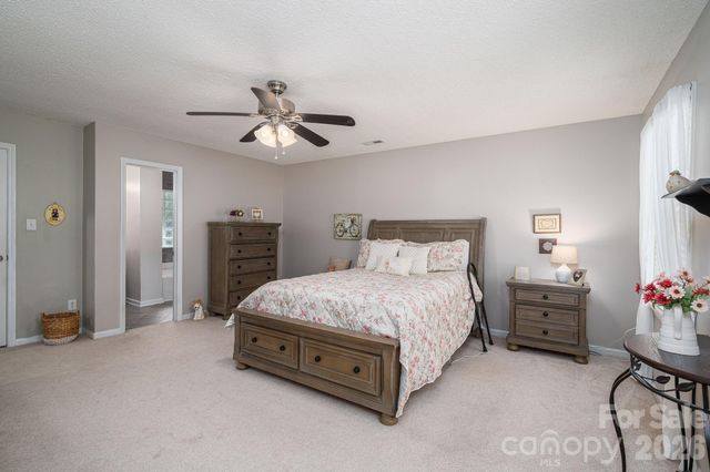 1657 Stallion Way, Gastonia, NC 28056