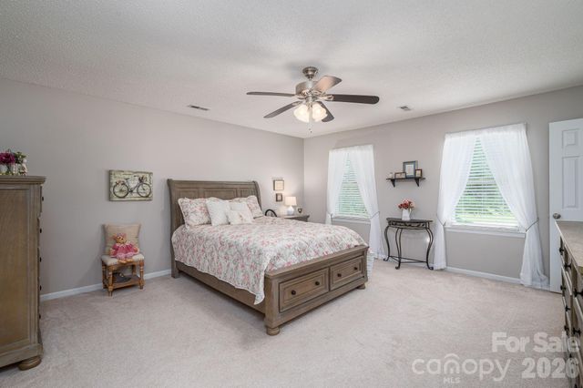1657 Stallion Way, Gastonia, NC 28056