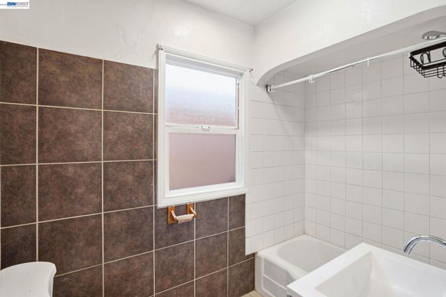 2740 73Rd Ave, Oakland, CA 94605