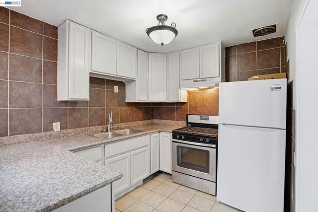 2740 73Rd Ave, Oakland, CA 94605