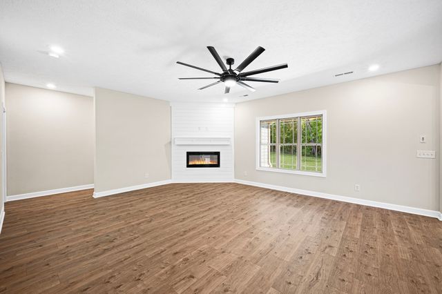 1749 Powell Rd, Clarksville, TN 37043