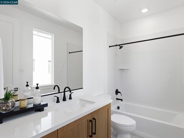 3089 El Camino Real 4, Santa Clara, CA 95051
