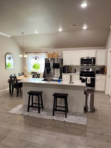 108 NW Elm, Cache, OK 73527