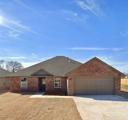 108 NW Elm, Cache, OK 73527
