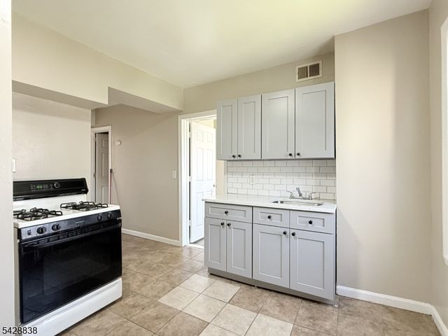 79 Godwin Ave, Paterson City, NJ 07501