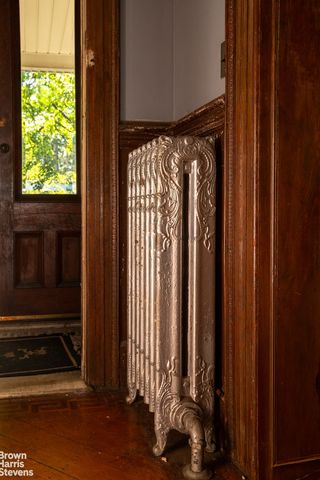 558 E 23RD Street, New York City, NY 11210